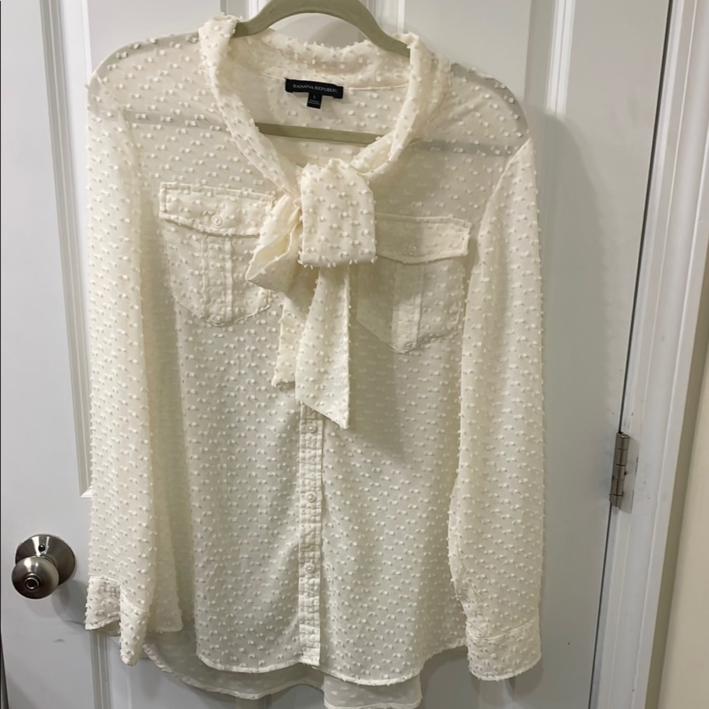 Banana Republic Cream Tie Front Long Sleeve Blouse
